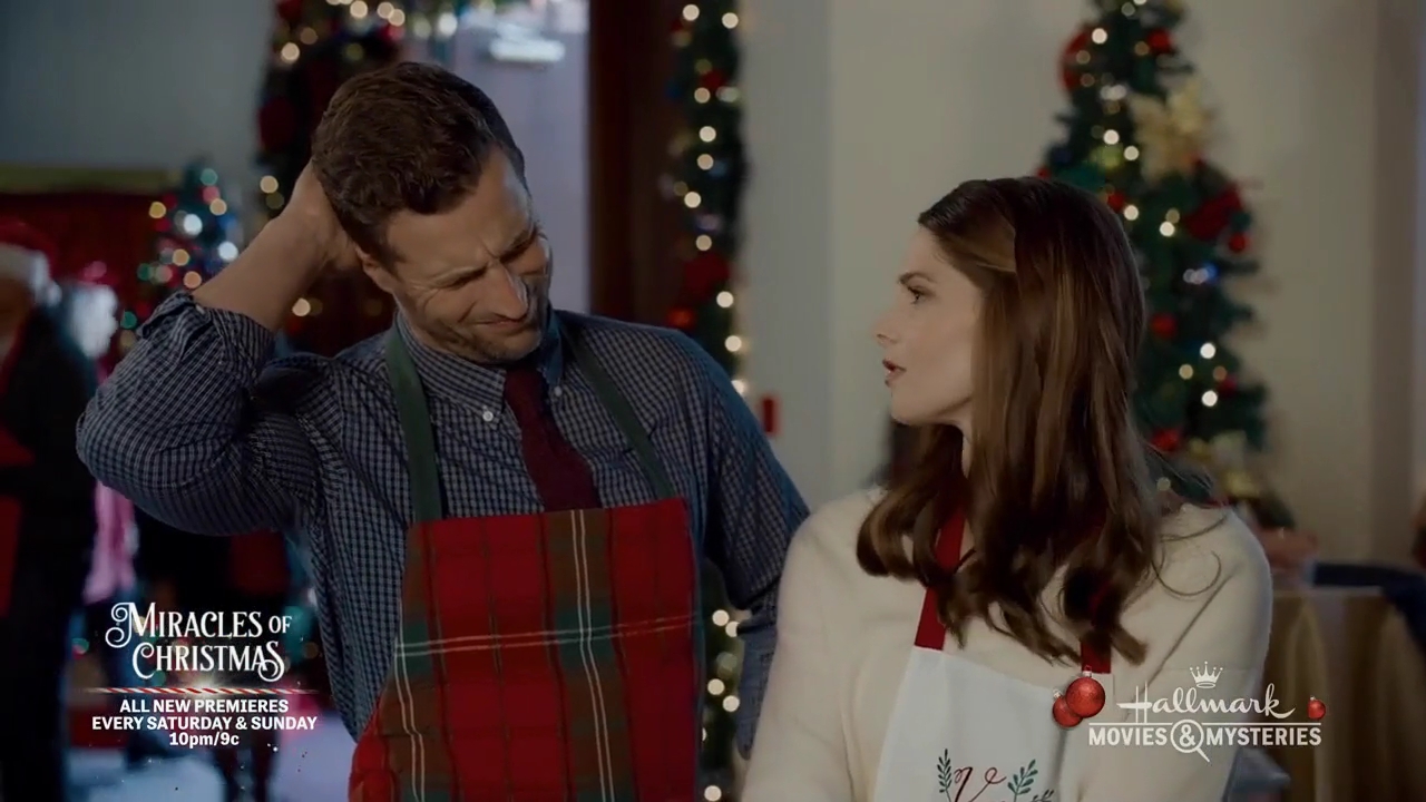 Ashley-Greene-dot-nl_ALittleChristmasCharm2132.jpg