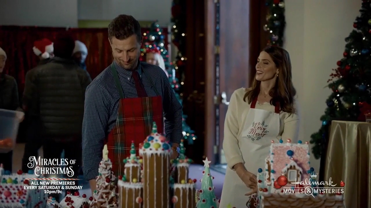 Ashley-Greene-dot-nl_ALittleChristmasCharm2156.jpg