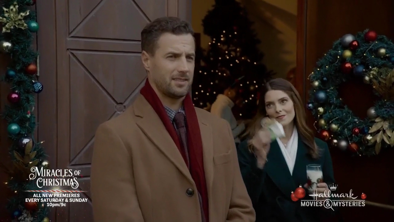 Ashley-Greene-dot-nl_ALittleChristmasCharm2193.jpg