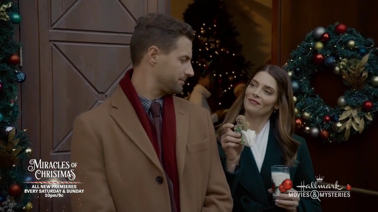 Ashley-Greene-dot-nl_ALittleChristmasCharm2194.jpg
