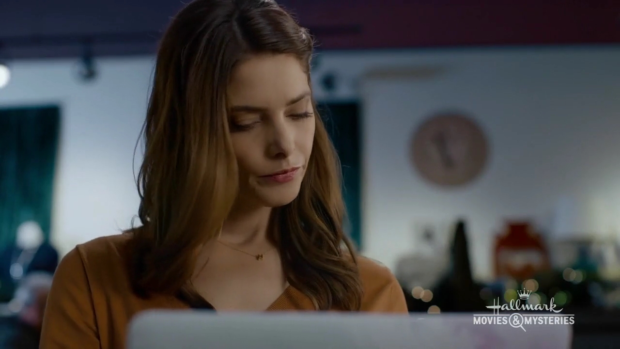 Ashley-Greene-dot-nl_ALittleChristmasCharm2277.jpg