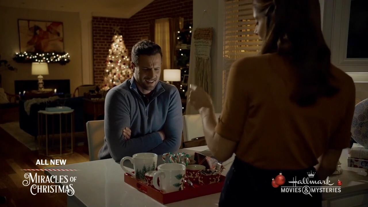 Ashley-Greene-dot-nl_ALittleChristmasCharm2345.jpg