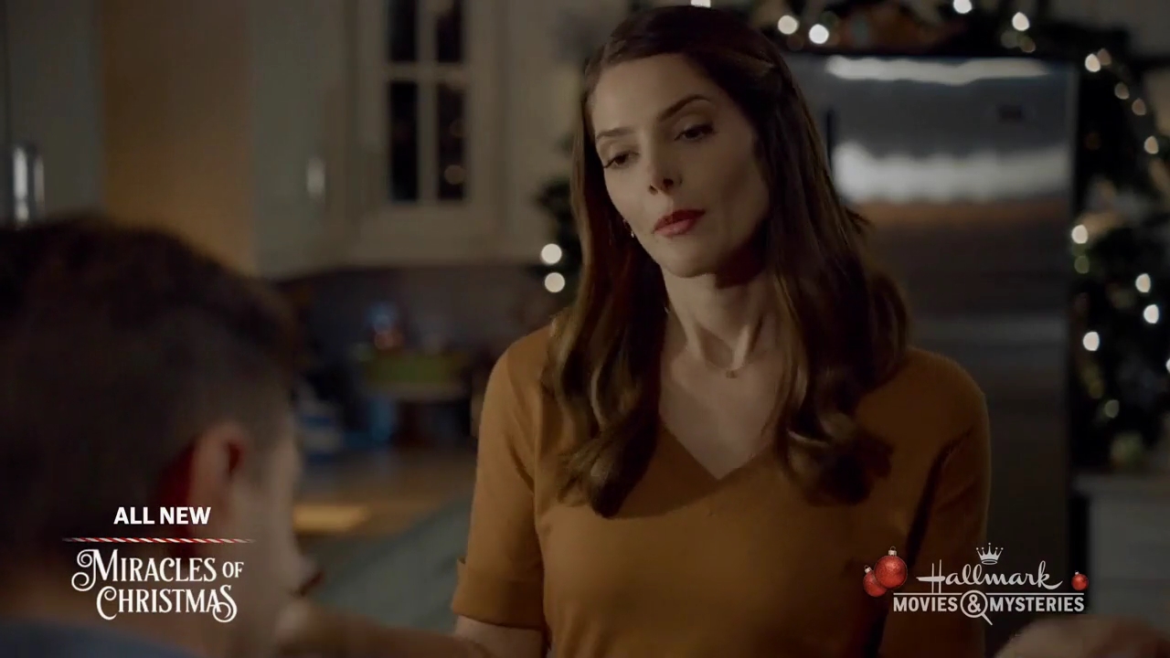 Ashley-Greene-dot-nl_ALittleChristmasCharm2352.jpg