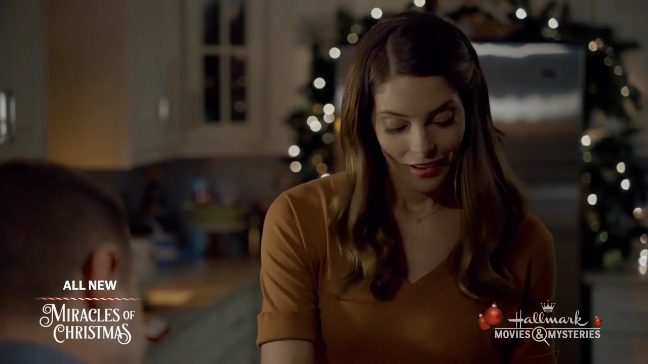 Ashley-Greene-dot-nl_ALittleChristmasCharm2372.jpg