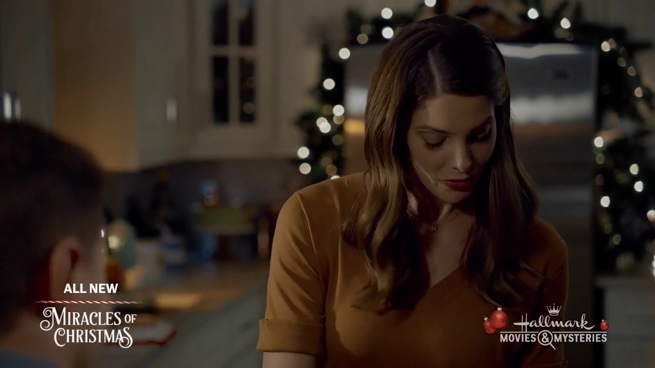 Ashley-Greene-dot-nl_ALittleChristmasCharm2374.jpg