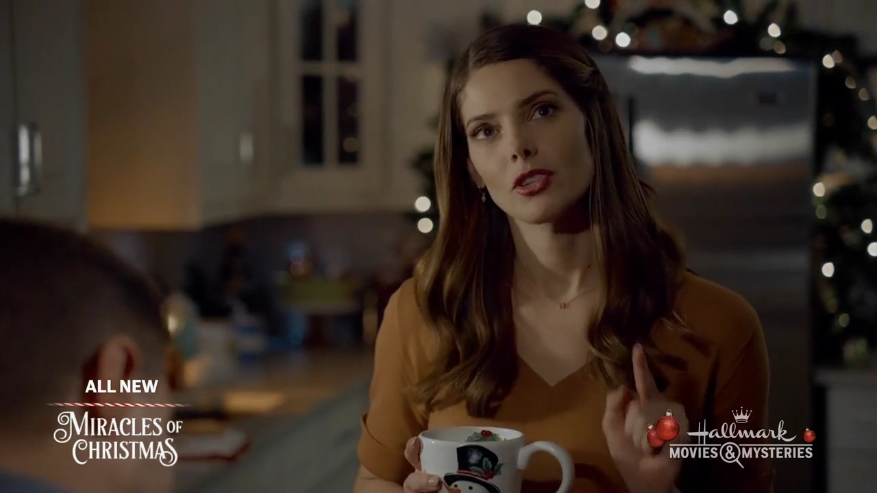 Ashley-Greene-dot-nl_ALittleChristmasCharm2377.jpg