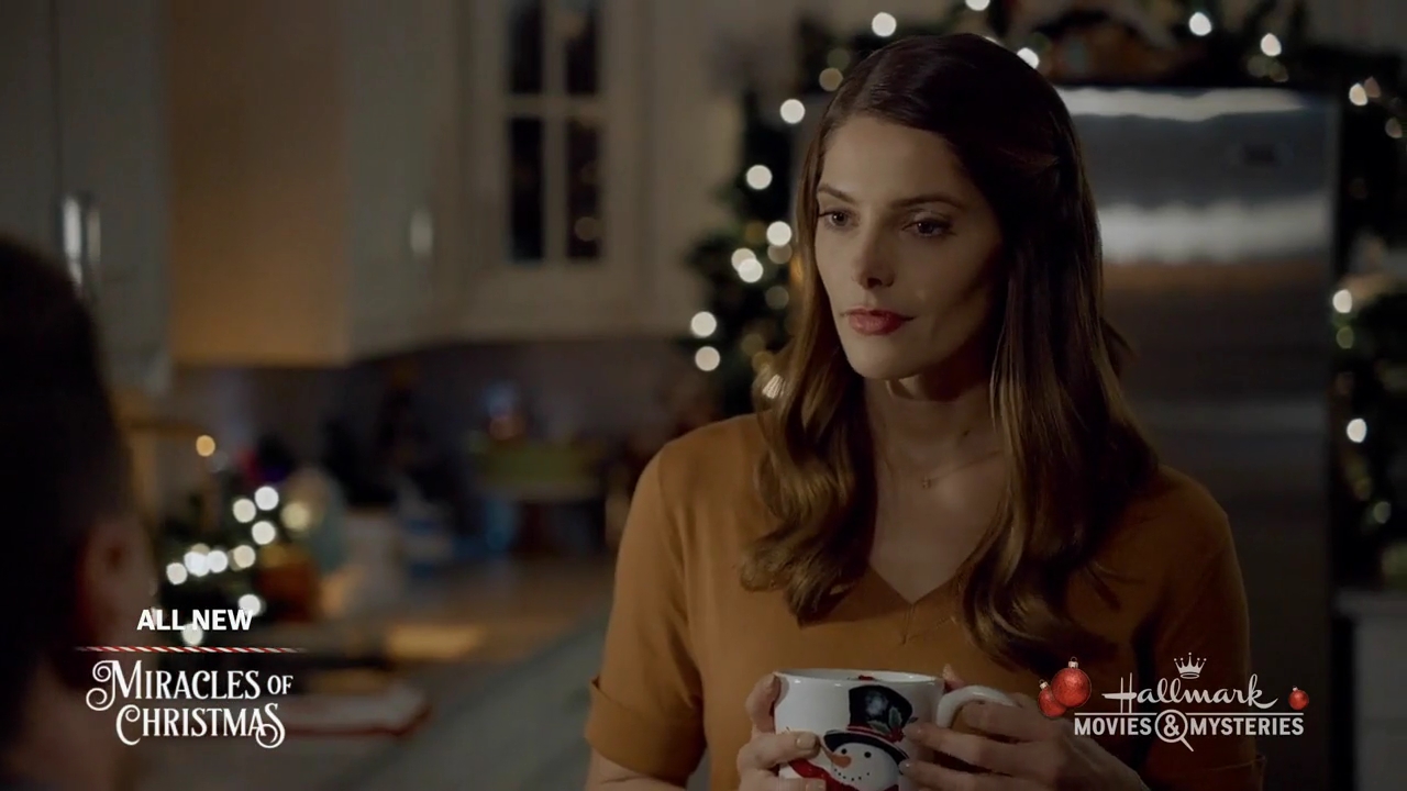 Ashley-Greene-dot-nl_ALittleChristmasCharm2383.jpg