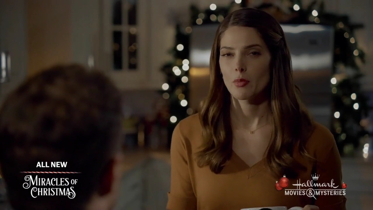 Ashley-Greene-dot-nl_ALittleChristmasCharm2393.jpg