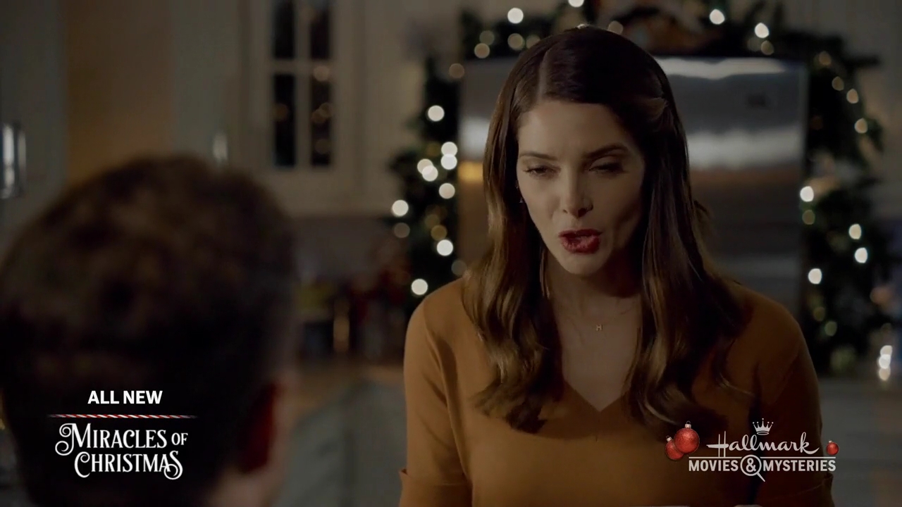 Ashley-Greene-dot-nl_ALittleChristmasCharm2394.jpg