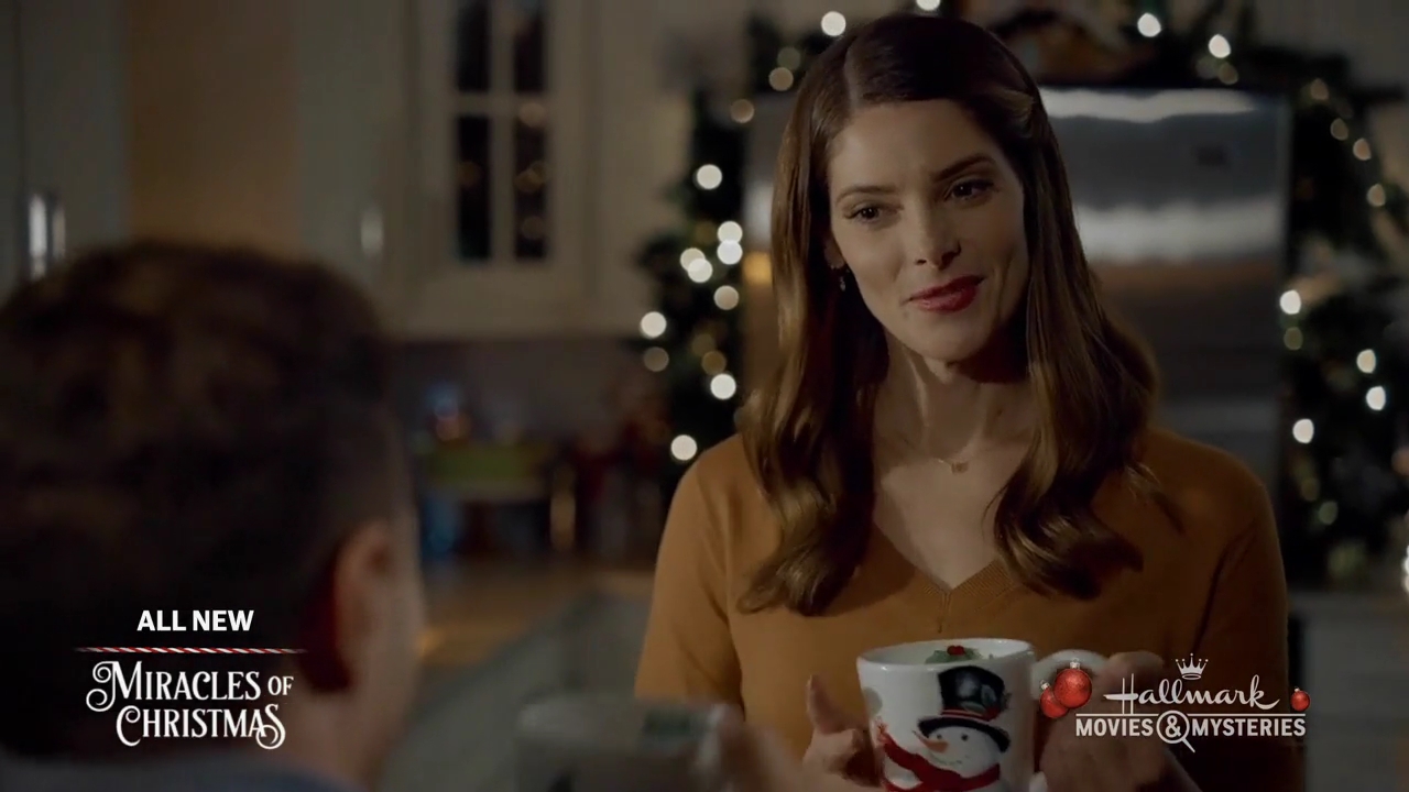 Ashley-Greene-dot-nl_ALittleChristmasCharm2399.jpg