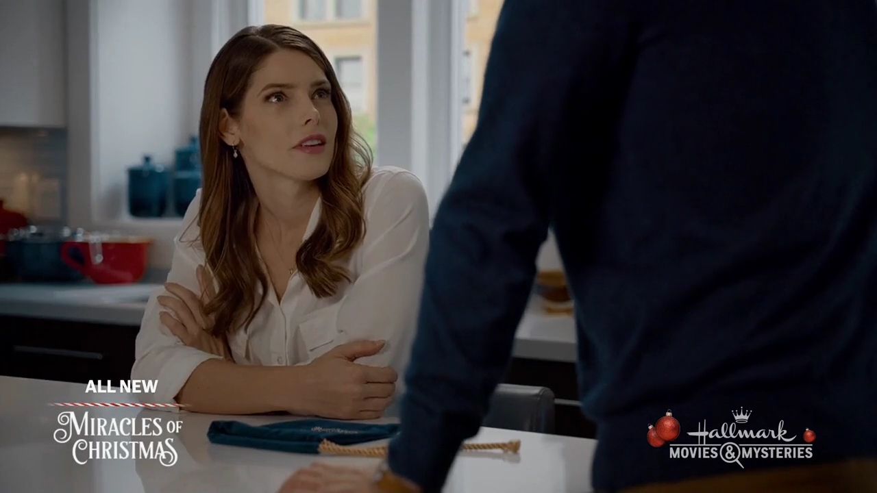 Ashley-Greene-dot-nl_ALittleChristmasCharm2558.jpg