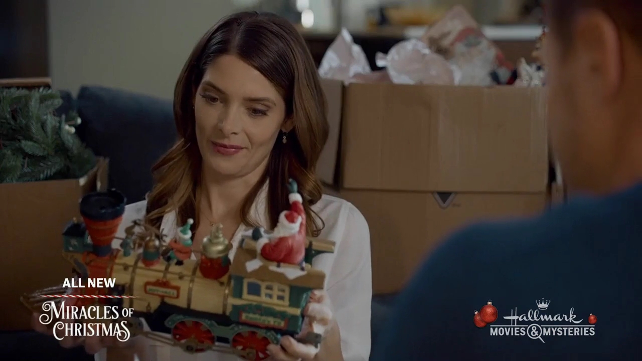 Ashley-Greene-dot-nl_ALittleChristmasCharm2597.jpg
