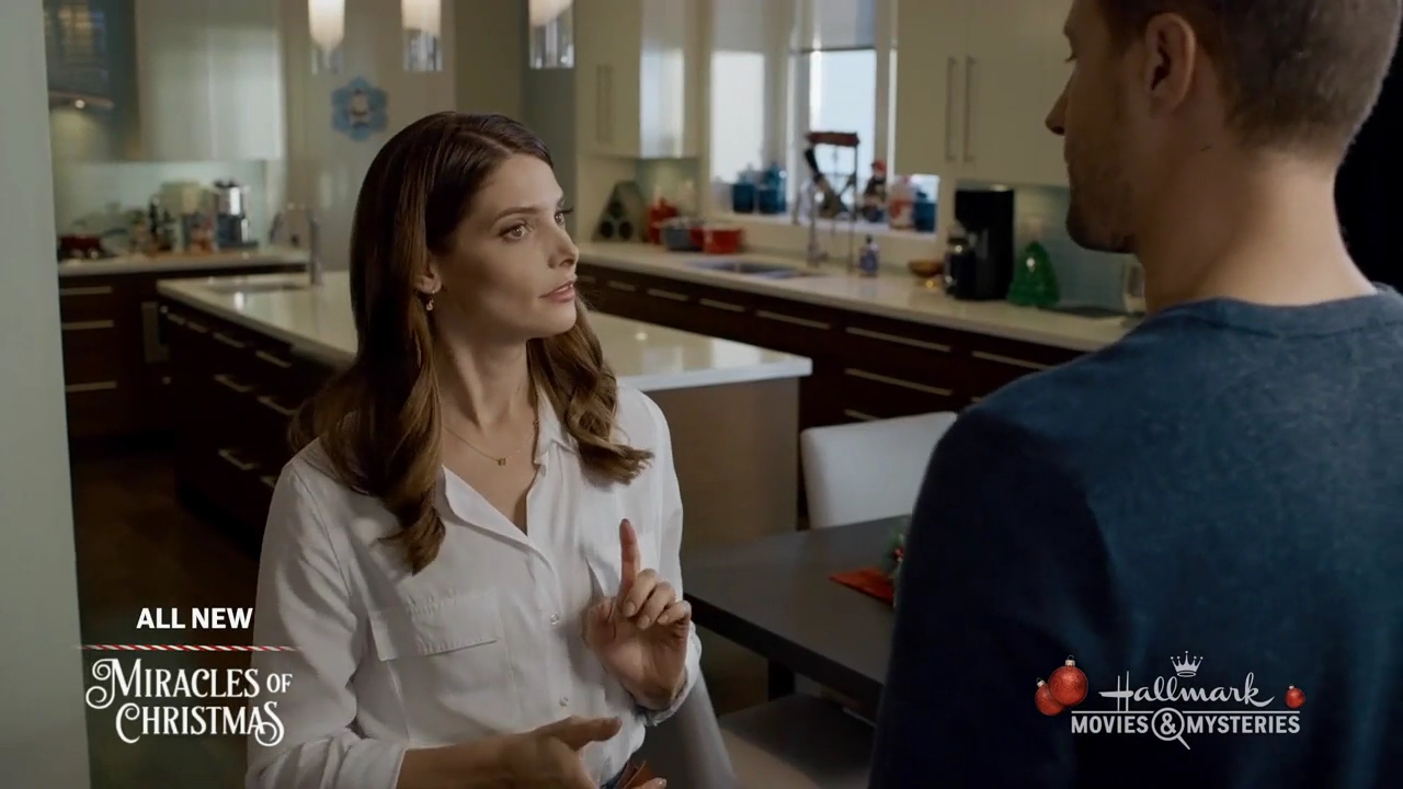 Ashley-Greene-dot-nl_ALittleChristmasCharm2668.jpg