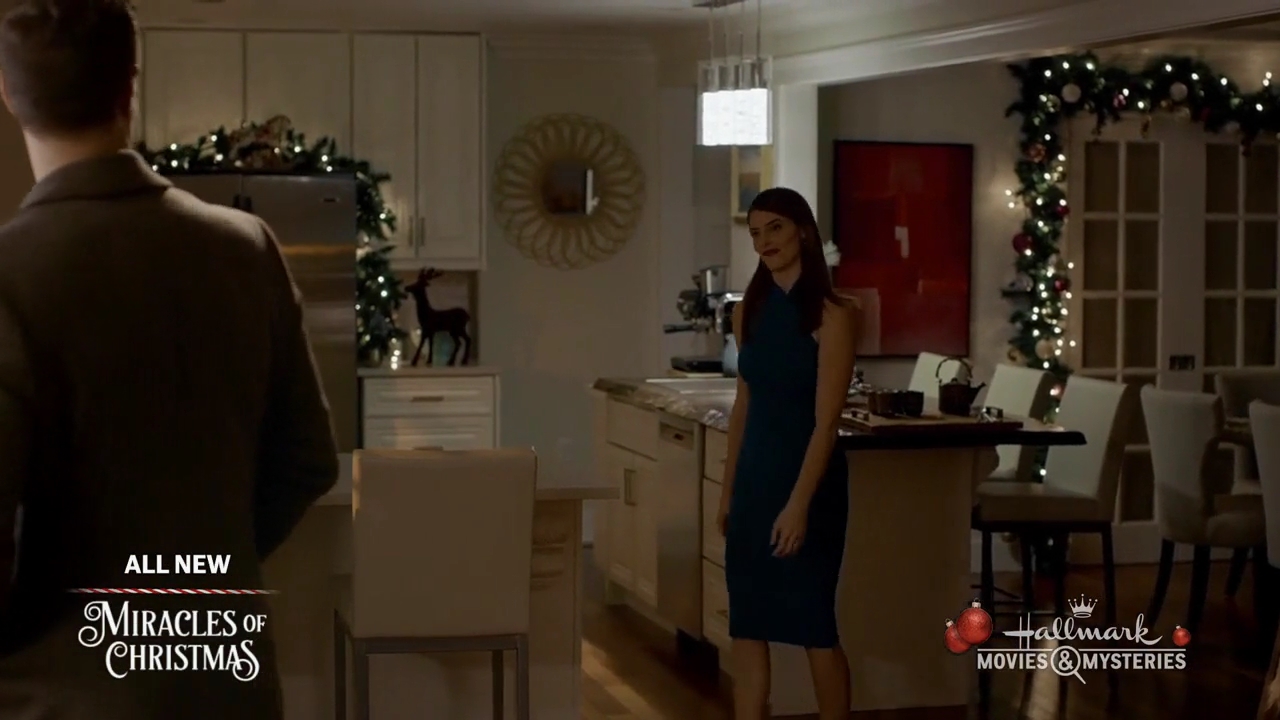 Ashley-Greene-dot-nl_ALittleChristmasCharm2719.jpg