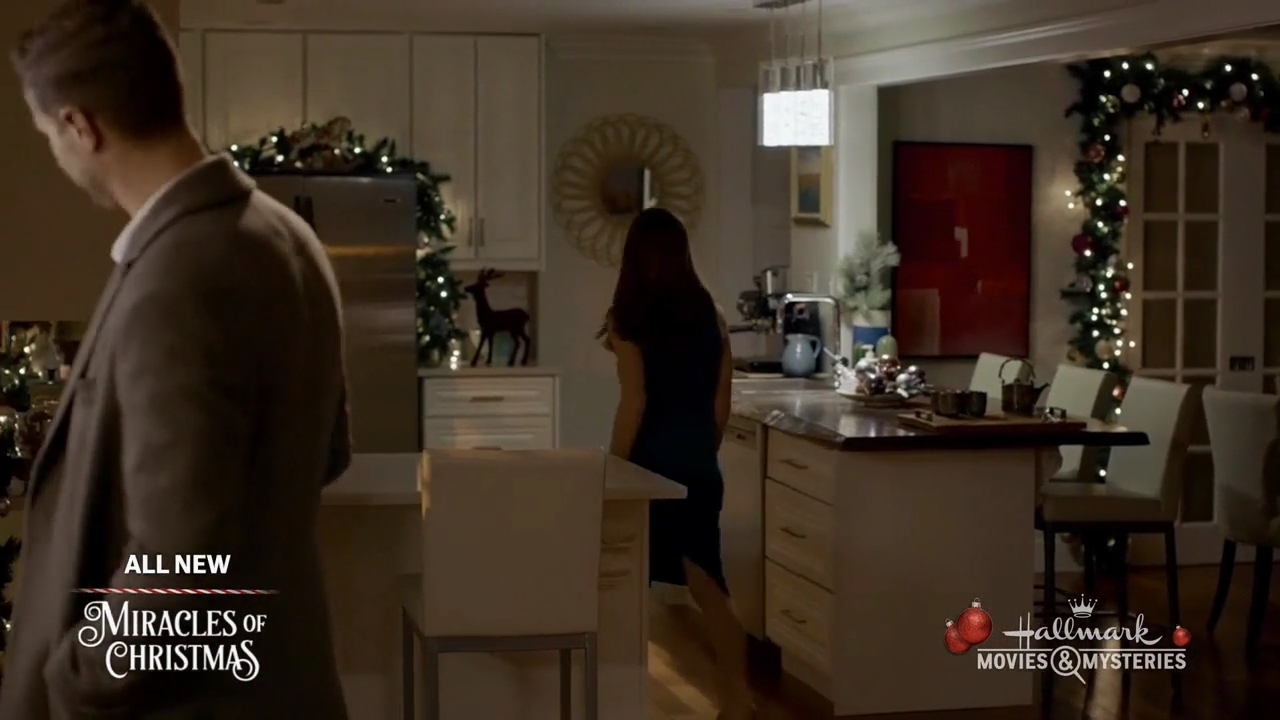Ashley-Greene-dot-nl_ALittleChristmasCharm2720.jpg
