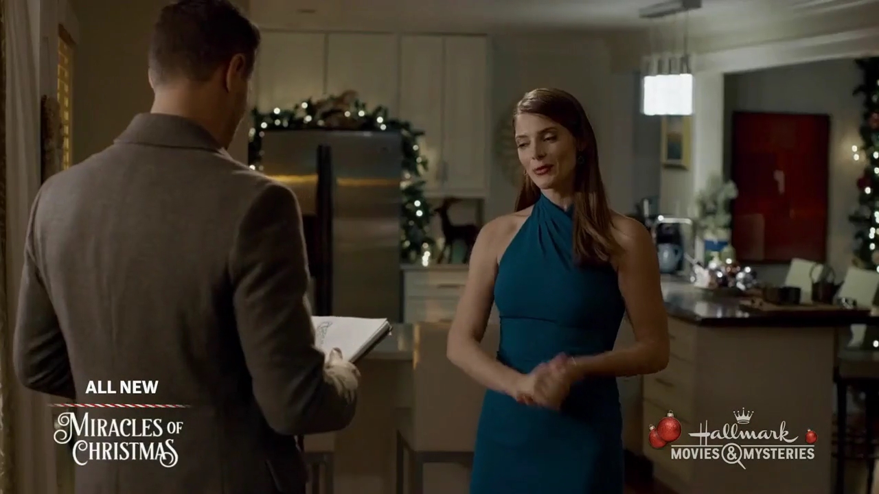 Ashley-Greene-dot-nl_ALittleChristmasCharm2743.jpg