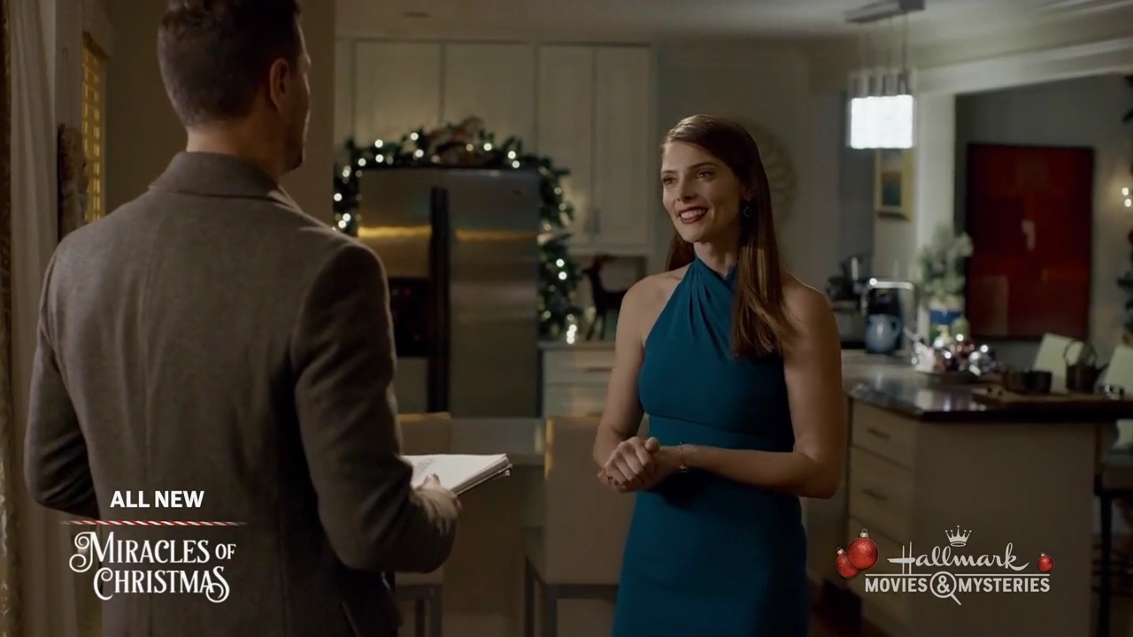 Ashley-Greene-dot-nl_ALittleChristmasCharm2744.jpg