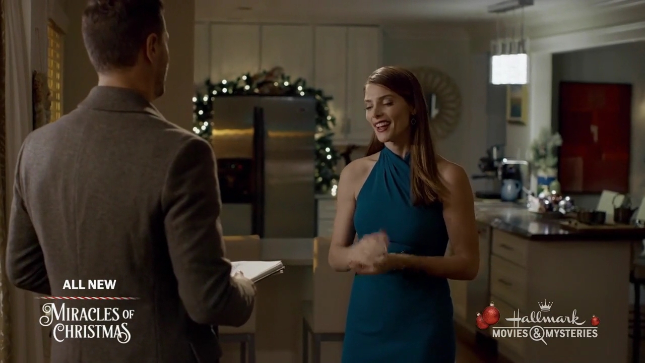 Ashley-Greene-dot-nl_ALittleChristmasCharm2745.jpg