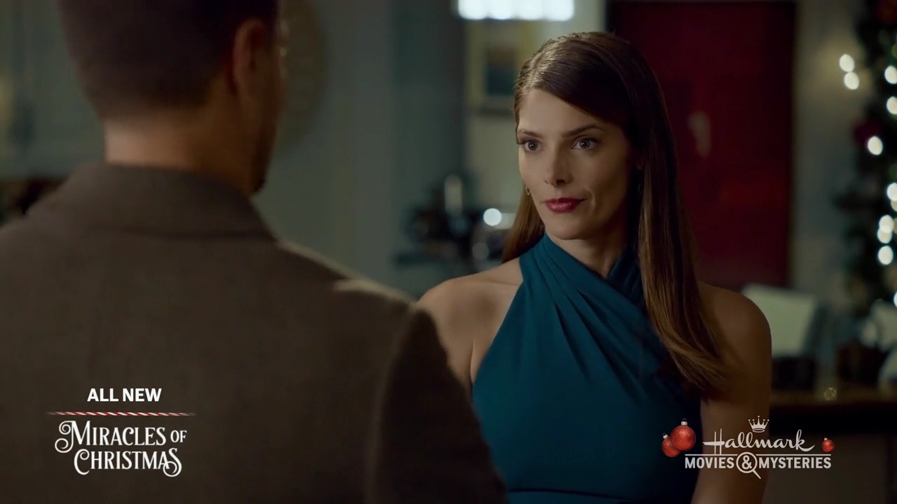 Ashley-Greene-dot-nl_ALittleChristmasCharm2769.jpg