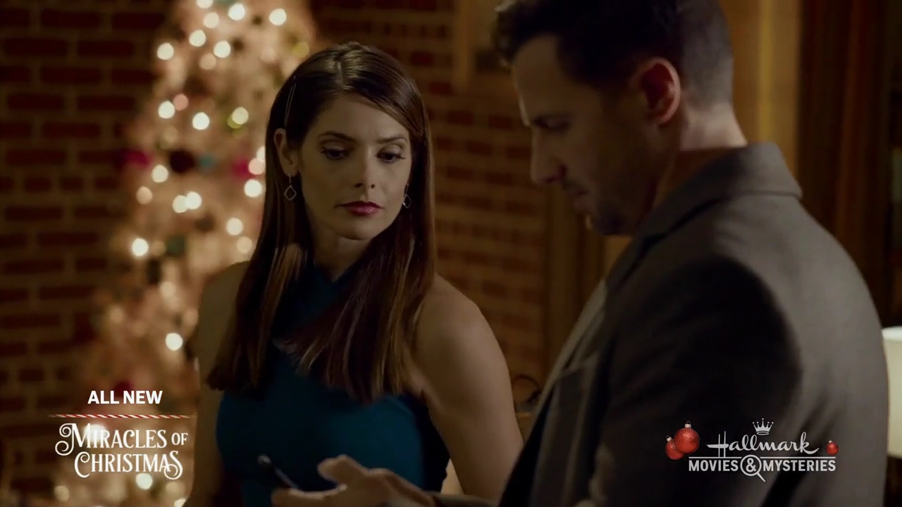 Ashley-Greene-dot-nl_ALittleChristmasCharm2801.jpg
