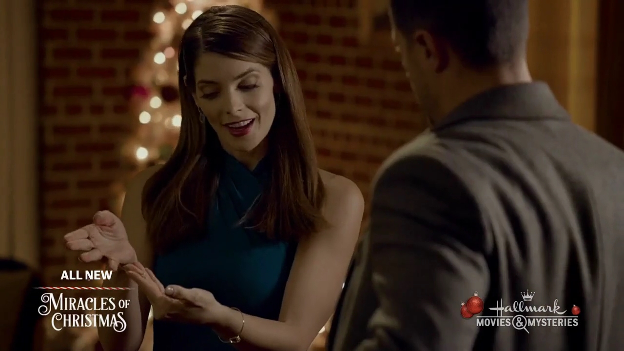 Ashley-Greene-dot-nl_ALittleChristmasCharm2815.jpg