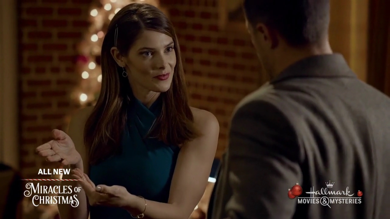 Ashley-Greene-dot-nl_ALittleChristmasCharm2816.jpg