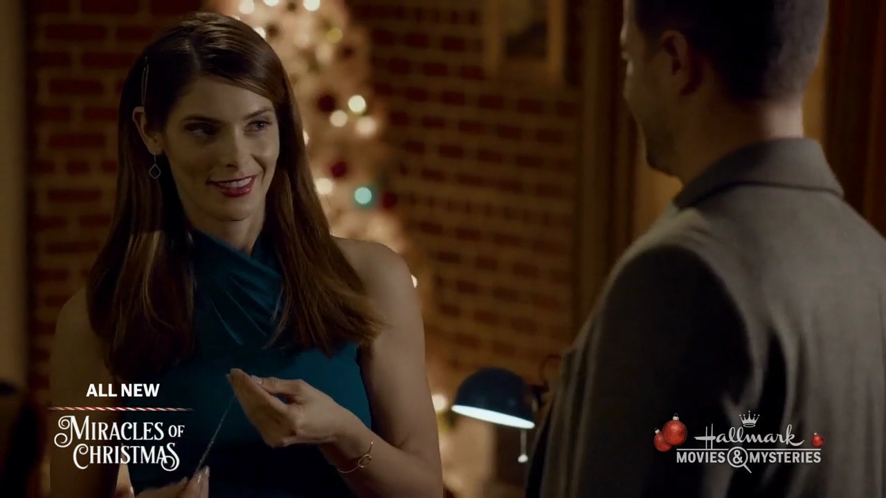 Ashley-Greene-dot-nl_ALittleChristmasCharm2832.jpg