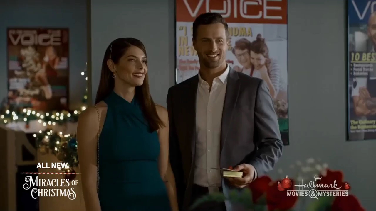 Ashley-Greene-dot-nl_ALittleChristmasCharm2851.jpg