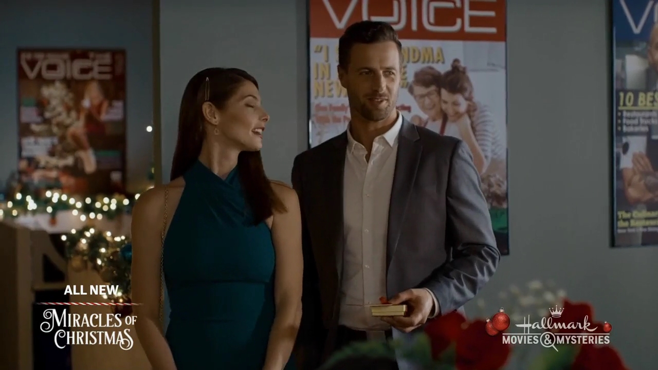 Ashley-Greene-dot-nl_ALittleChristmasCharm2852.jpg