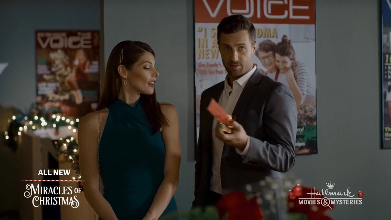 Ashley-Greene-dot-nl_ALittleChristmasCharm2858.jpg