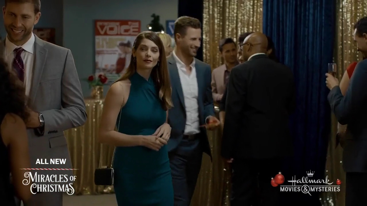 Ashley-Greene-dot-nl_ALittleChristmasCharm2862.jpg