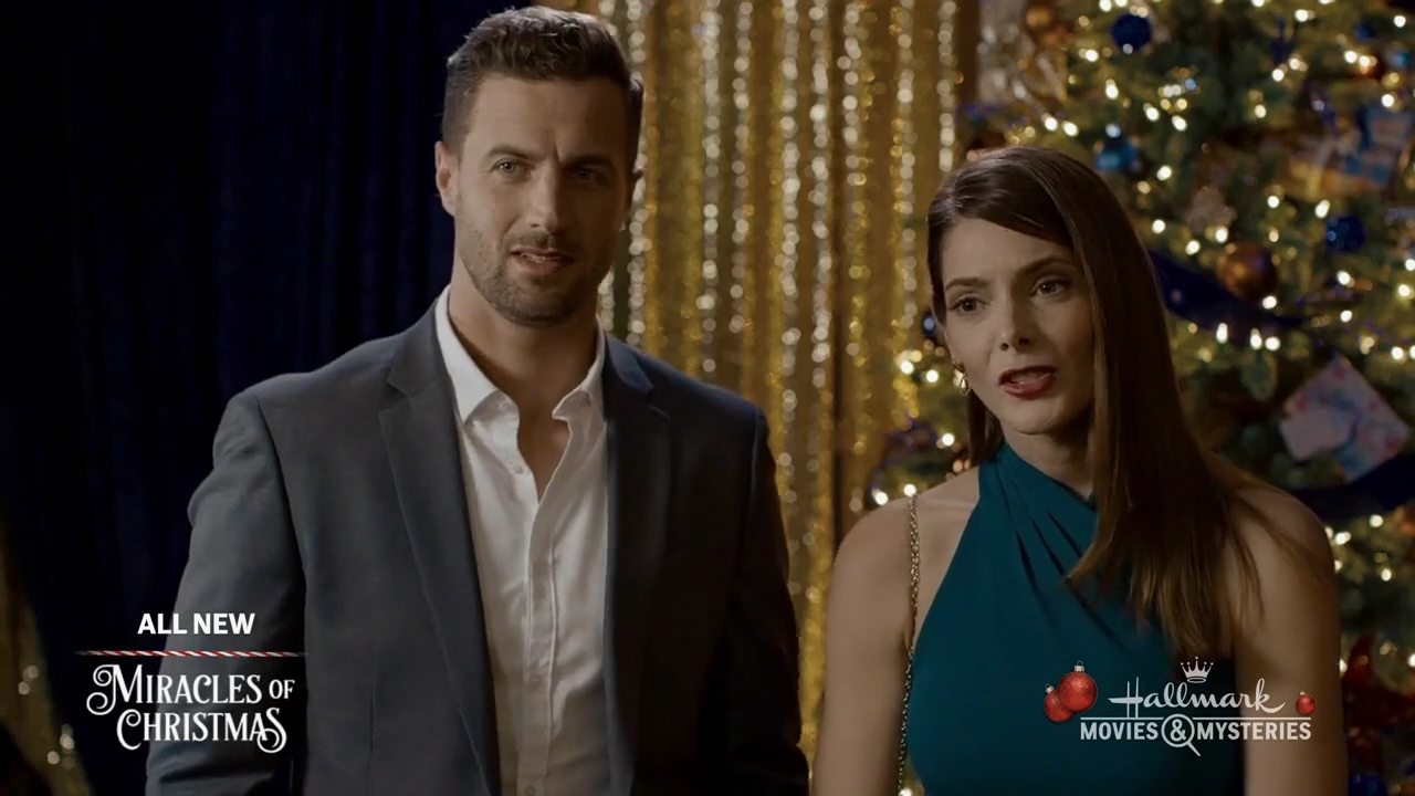 Ashley-Greene-dot-nl_ALittleChristmasCharm2899.jpg