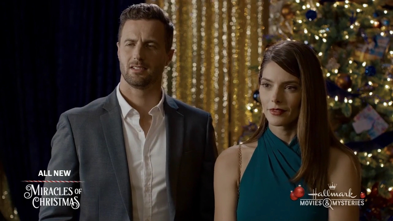 Ashley-Greene-dot-nl_ALittleChristmasCharm2912.jpg