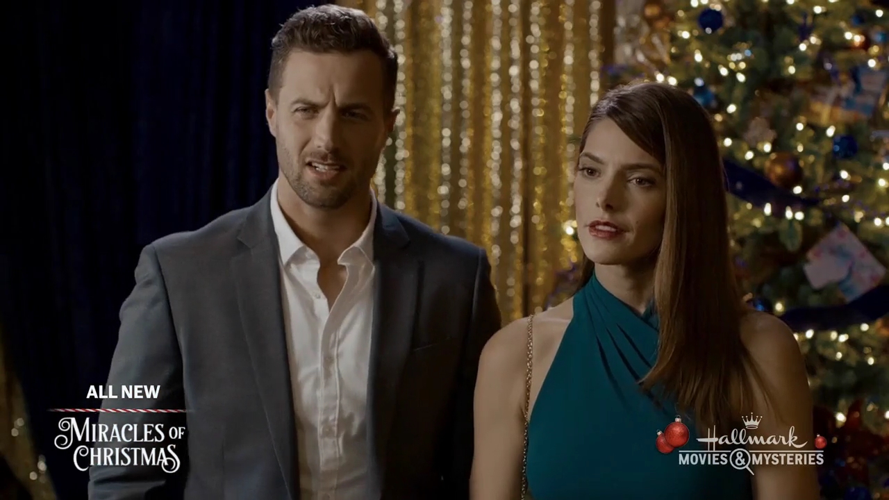 Ashley-Greene-dot-nl_ALittleChristmasCharm2926.jpg