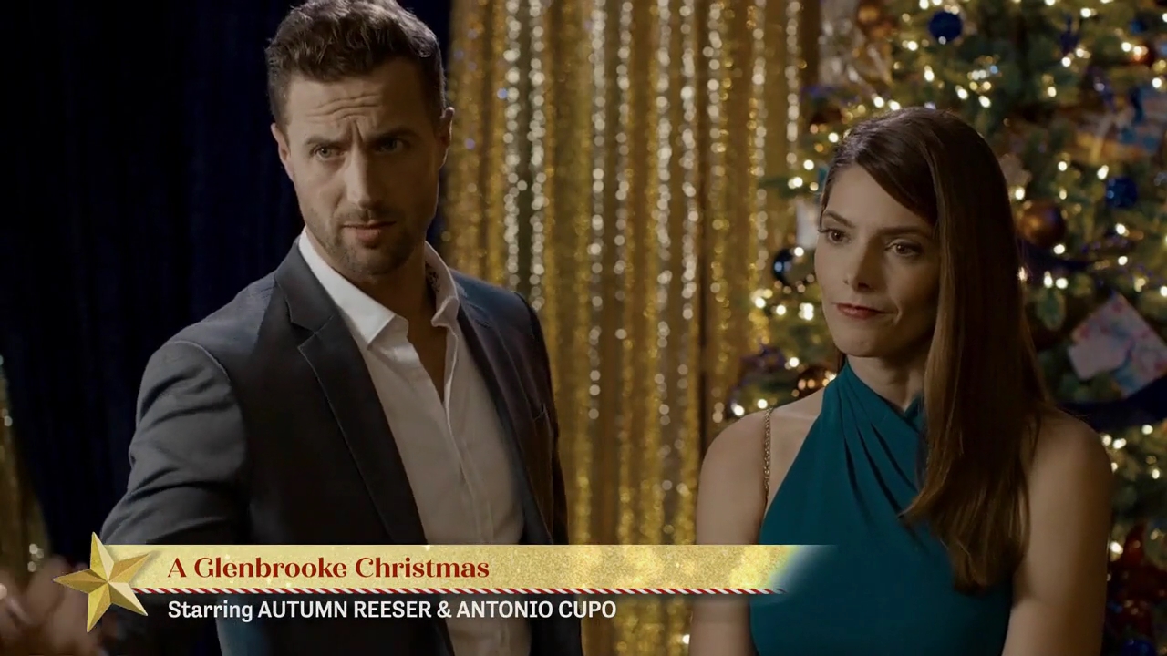 Ashley-Greene-dot-nl_ALittleChristmasCharm2940.jpg