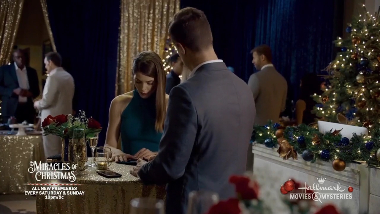 Ashley-Greene-dot-nl_ALittleChristmasCharm3019.jpg