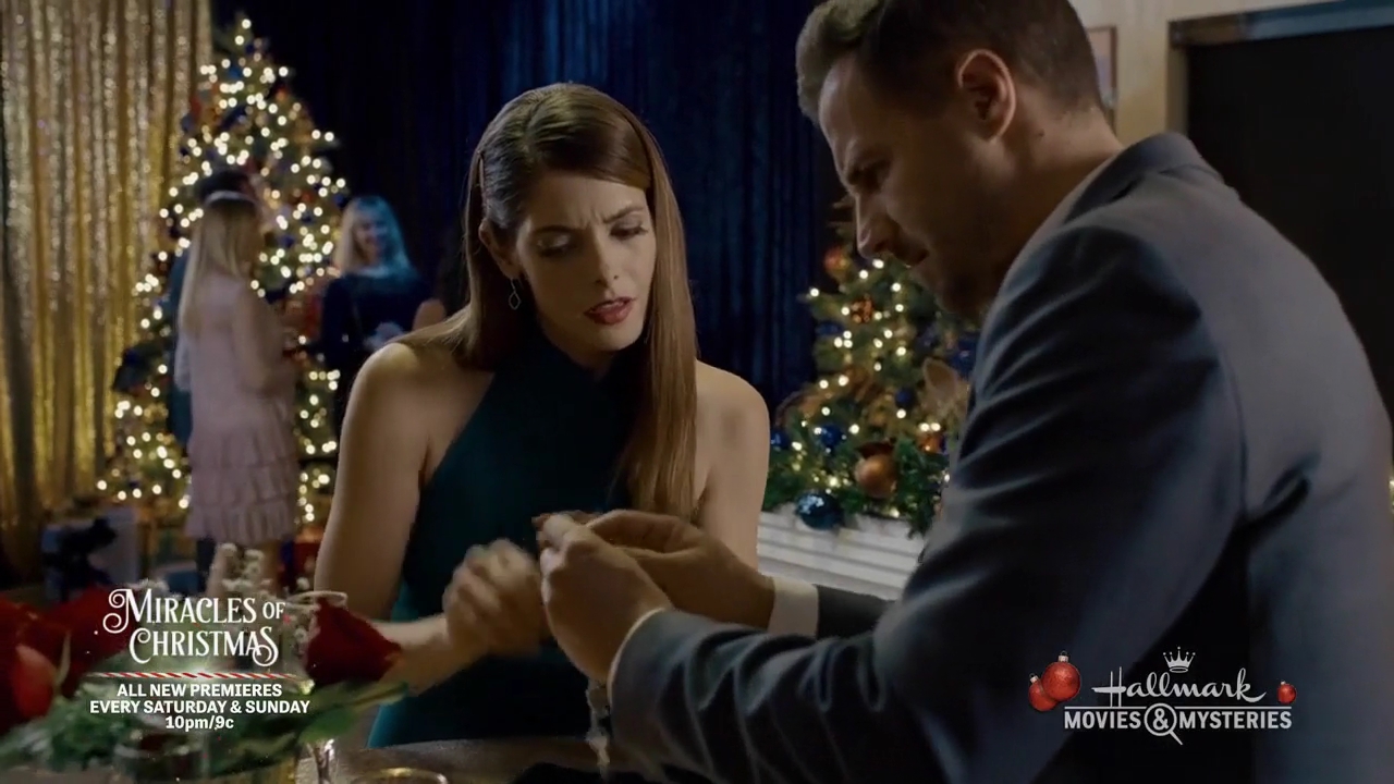 Ashley-Greene-dot-nl_ALittleChristmasCharm3029.jpg