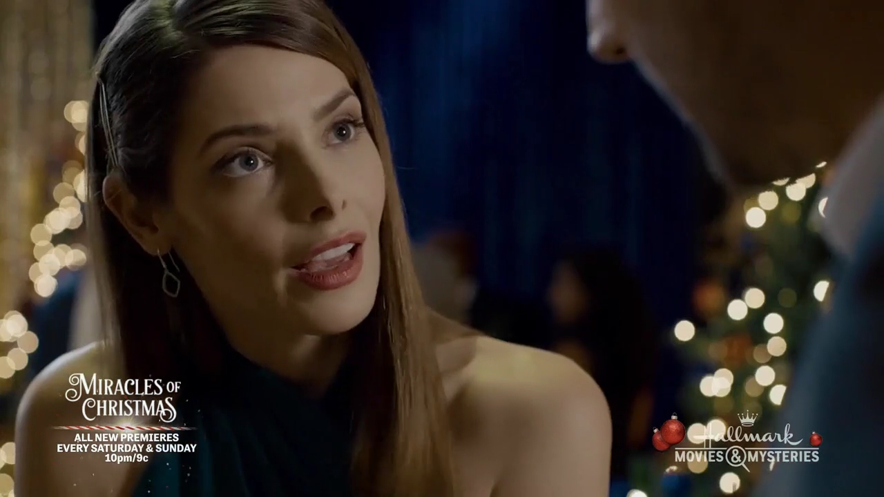 Ashley-Greene-dot-nl_ALittleChristmasCharm3033.jpg