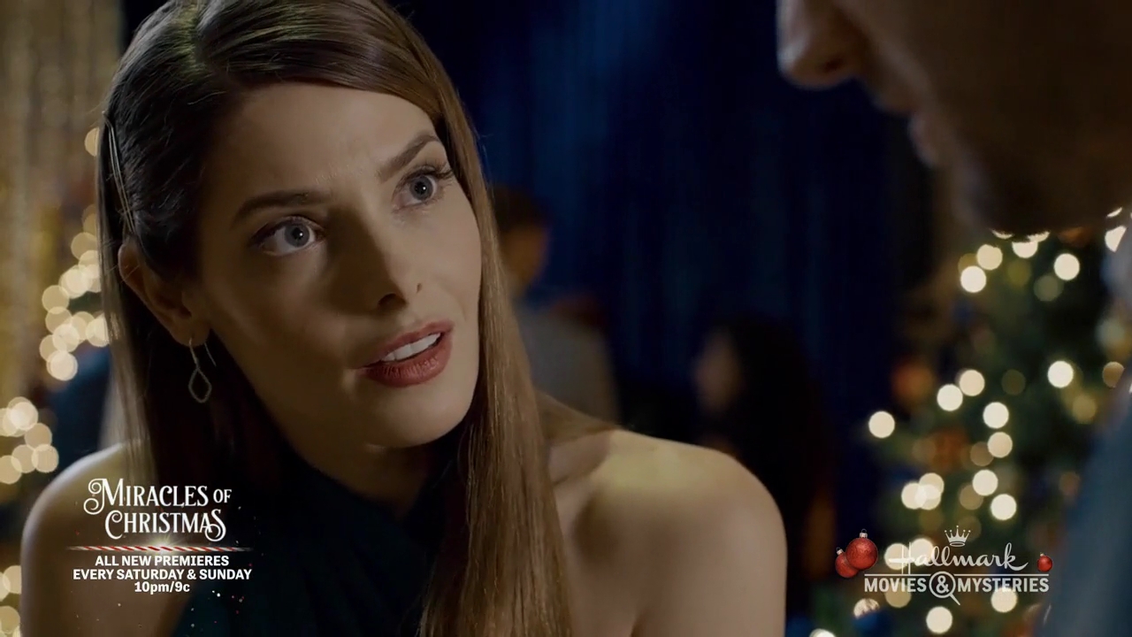 Ashley-Greene-dot-nl_ALittleChristmasCharm3034.jpg