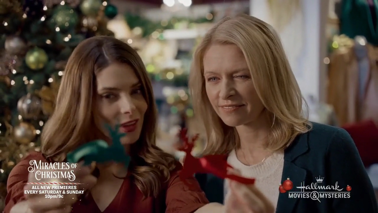 Ashley-Greene-dot-nl_ALittleChristmasCharm3211.jpg