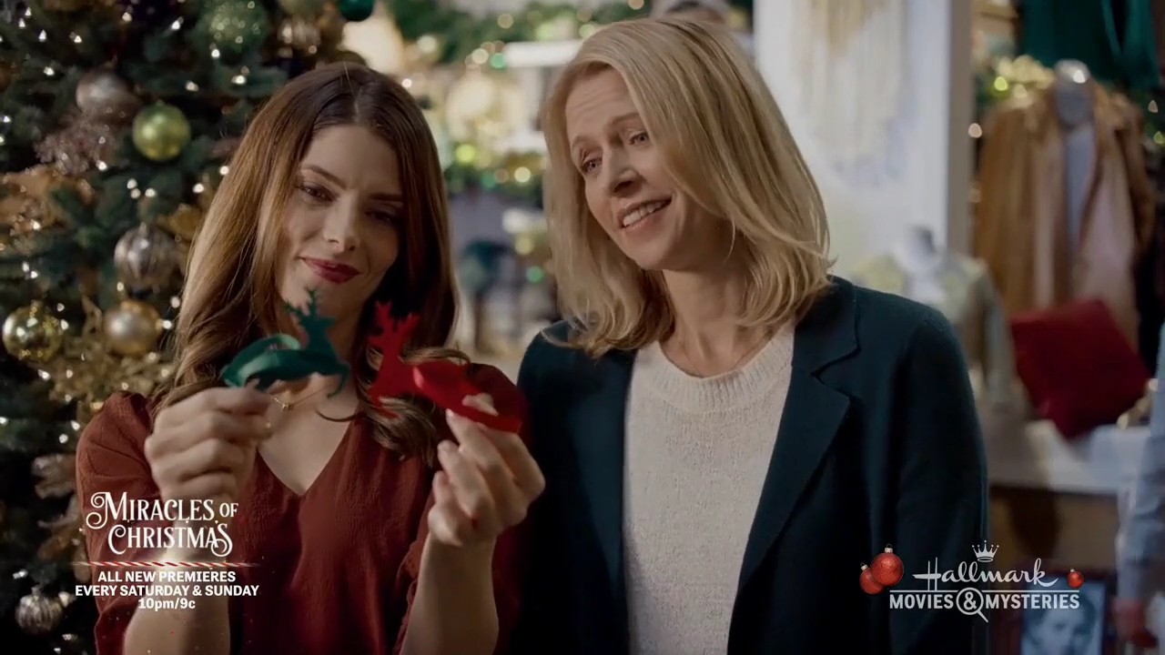 Ashley-Greene-dot-nl_ALittleChristmasCharm3218.jpg