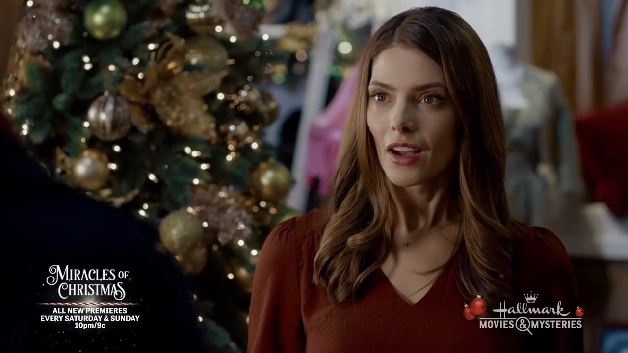 Ashley-Greene-dot-nl_ALittleChristmasCharm3227.jpg