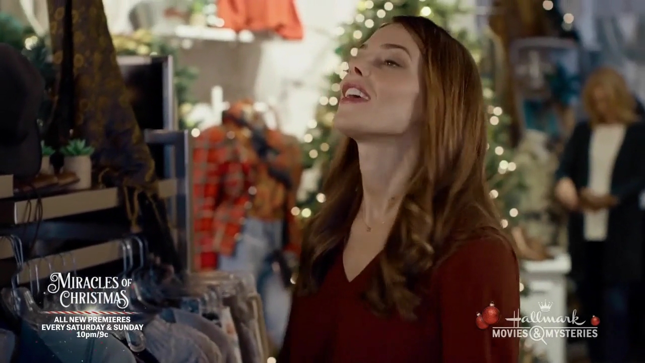 Ashley-Greene-dot-nl_ALittleChristmasCharm3239.jpg