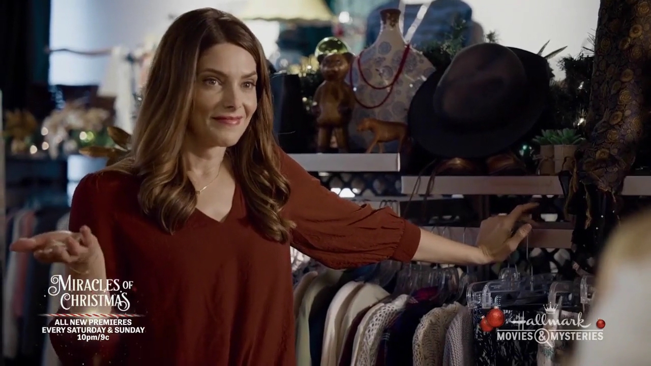 Ashley-Greene-dot-nl_ALittleChristmasCharm3254.jpg