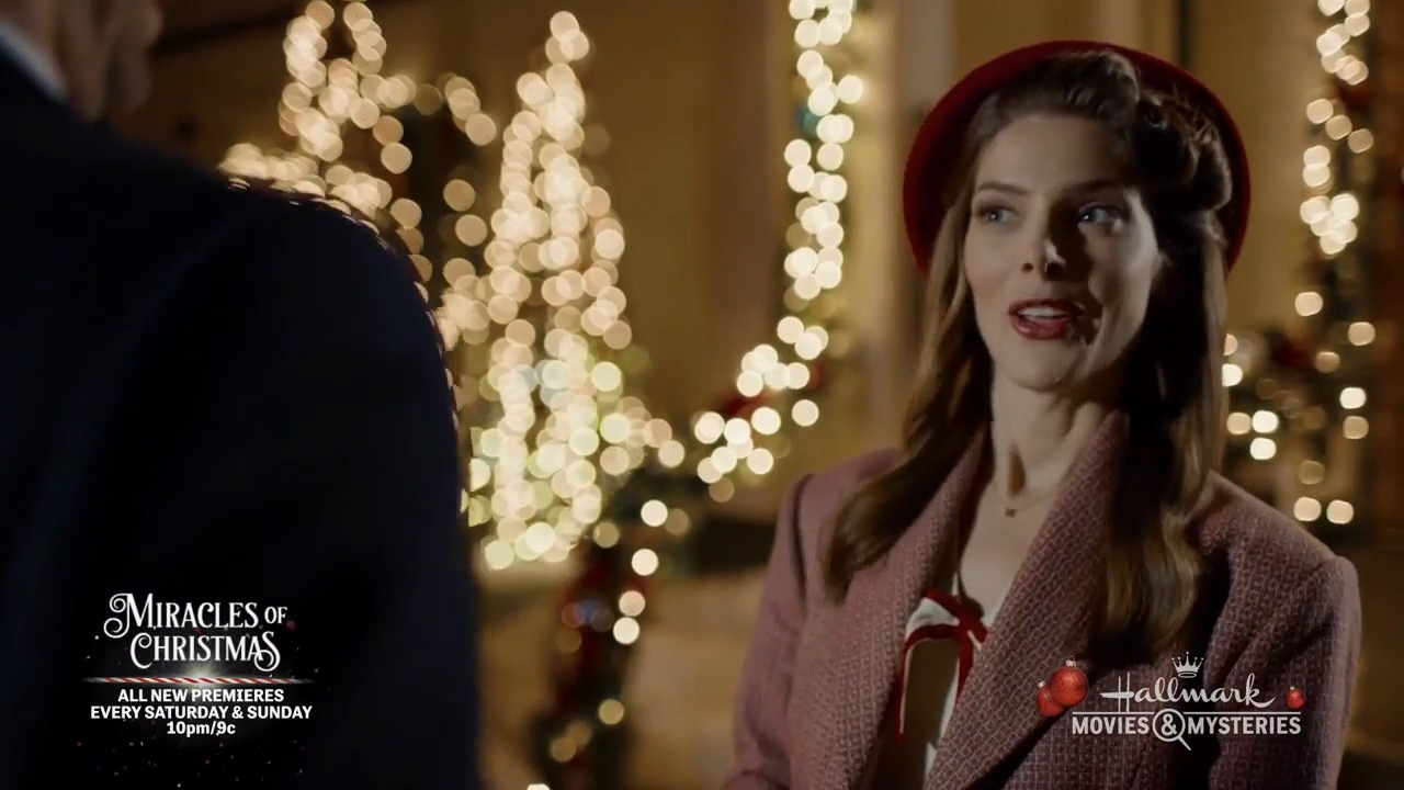 Ashley-Greene-dot-nl_ALittleChristmasCharm3278.jpg