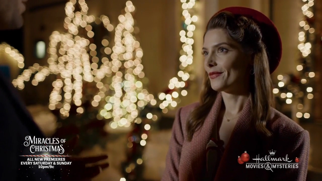 Ashley-Greene-dot-nl_ALittleChristmasCharm3285.jpg
