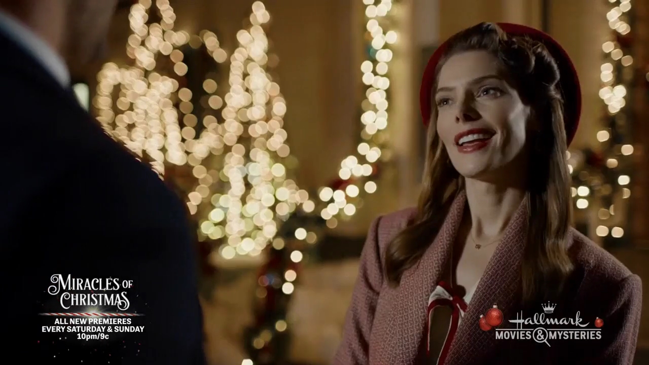 Ashley-Greene-dot-nl_ALittleChristmasCharm3291.jpg