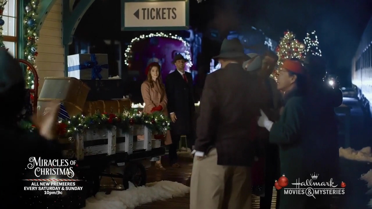 Ashley-Greene-dot-nl_ALittleChristmasCharm3311.jpg