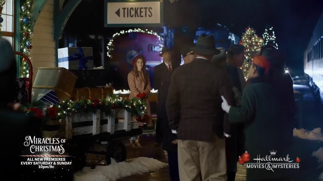 Ashley-Greene-dot-nl_ALittleChristmasCharm3313.jpg
