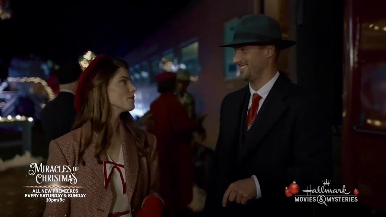 Ashley-Greene-dot-nl_ALittleChristmasCharm3329.jpg